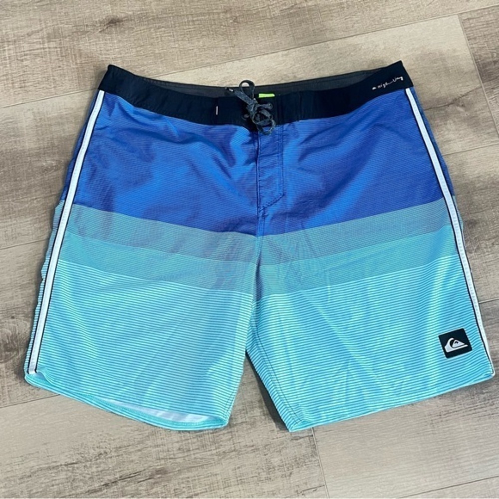 Quiksilver‎ Men Sz 38 Board Shorts Surf Swim Trunks Green & Blue Striped 38x8.5”